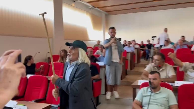 Këshilltarët e majtë braktisin mbledhjen e Këshillit Bashkiak në Maliq, debat për Reformën Territoriale 1787216771 maliq
