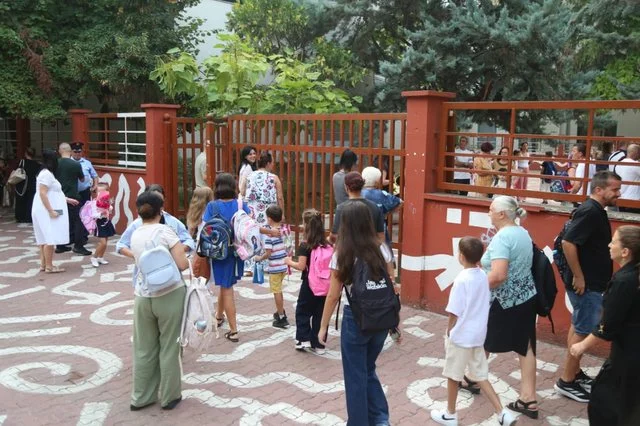 Dita e parë e shkollës, nxënësit do njihen me rregullat, ndalohet celulari dhe ushqimi i pashëndetshëm 640 0 68be8099191bf 1