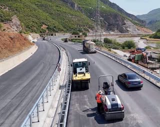 Rama: Punimet në aksin Elbasan–Qafë Thanë po ecin me ritme të larta, lidhja me juglindjen do të modernizohet 2 768976348 1605293184299670 2417010629162100987 n