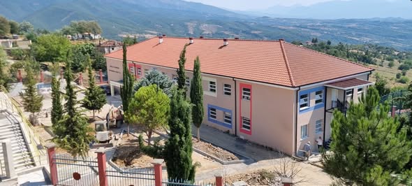 Rama ndan pamjet/ Shkolla 'Abdyrrahman Përmeti' në Lis të Matit po bëhet gati për nxënësit me ambiente moderne 3 778587252 949017044908886 1116465699993496690 n