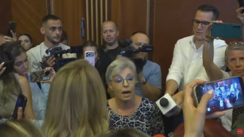 Përplasje në Kuvendin e Kosovës, Haxhiu ndërpret konferencën pas ndërhyrjes së deputetëve 800 0 90c1751800362d2c5d083986ded0e96c