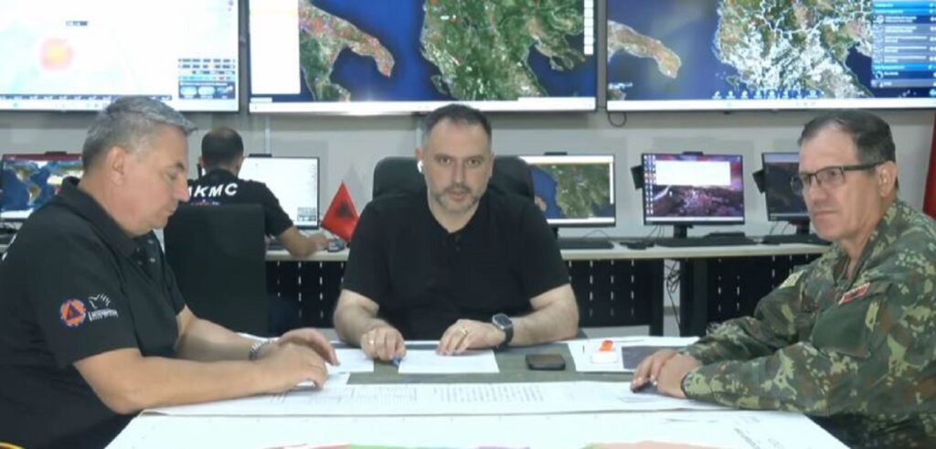 “Situata monitorohet 24 orë në shtatë ditë”/ Zjarret aktive në vend, ministri Nufi: Janë 650 forca të angazhuara Capture 49