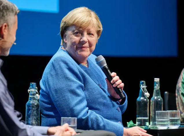 Ish kancelarja Angela Merkel u bën thirrje gjermanëve: Ngrihuni, duhet të luftojmë për demokracinë Merkeli