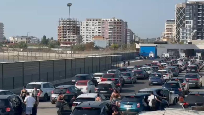 Fluks i lartë në Portin e Vlorës, mbi 1,300 pasagjerë mbërrijnë nga Italia brenda ditës Porti VL