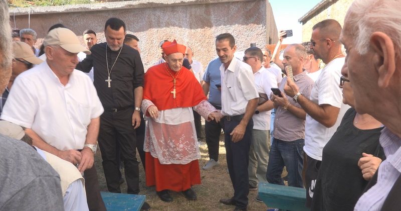 Dikur i burgosur prej besimit sot kardinal, Ernest Troshani rikthehet në Spaç për meshën e veçantë Troshani
