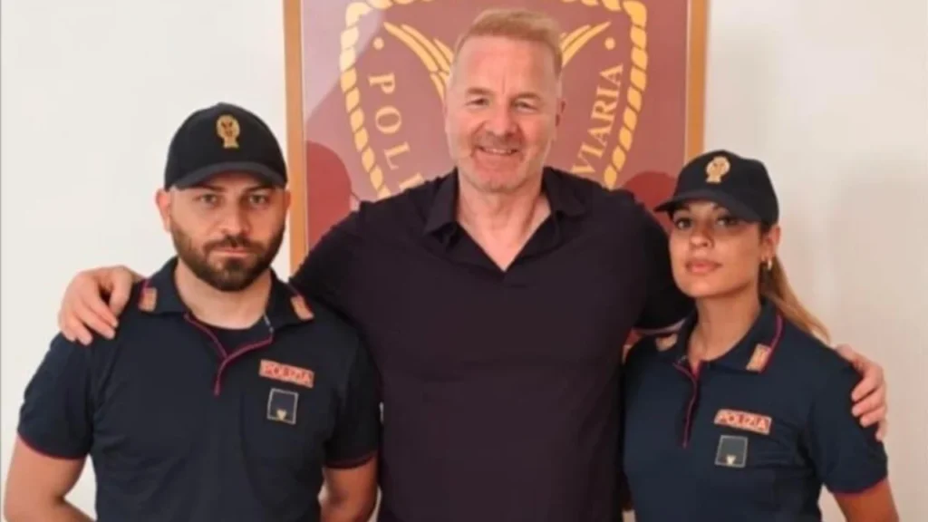 Hajdutët i grabisin çantën me sendet personale në tren, Igli Tare e rimerr pas ndërhyrjes së policisë WA 1785882021498 sd