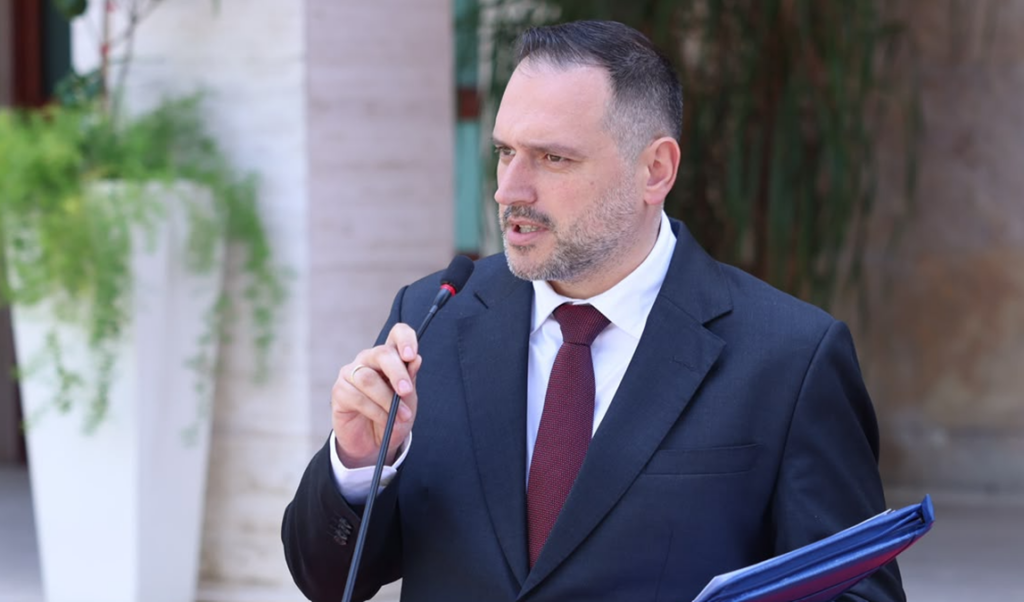 Nufi: Tre avionët zjarrfikës, investim strategjik për sigurinë e Shqipërisë ermal nufi