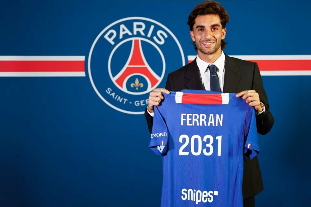 Ferran Torres zyrtarizohet te PSG ferrannn 1024x683 1