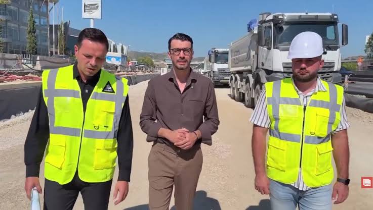 Karakaçi inspekton punimet në autostradën Tiranë-Durrës: Synojmë përfundimin para afatit images 47
