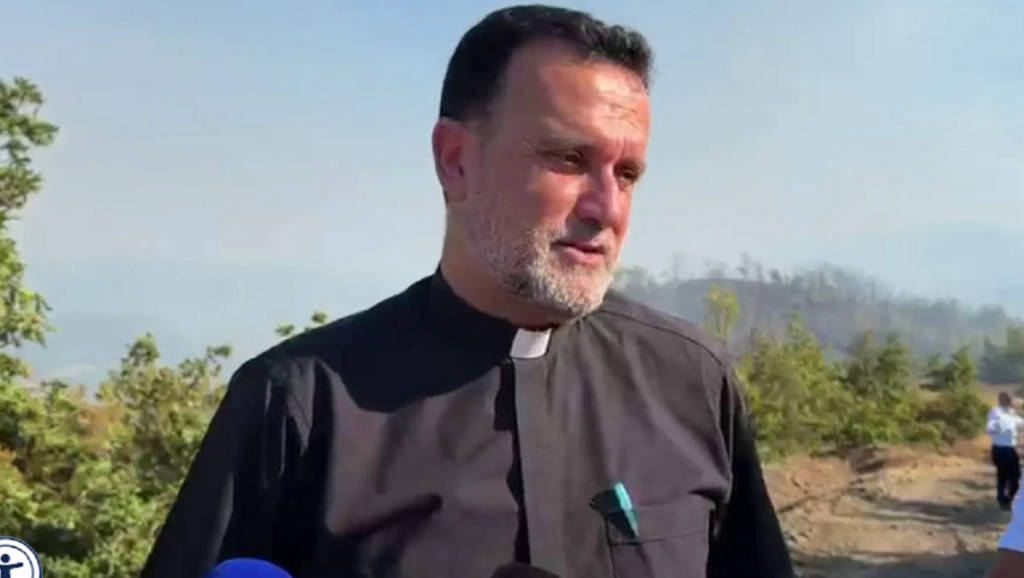 “Shqetësues fakti që zjarret janë shkaktuar nga dora e njeriut”, Ipeshkvi i Rrëshenit thirrje qytetarëve: Po rrezikohen jetë ipeshkivi