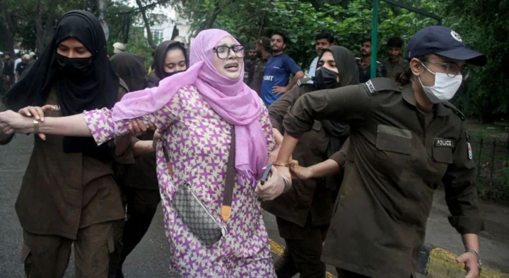 Pakistani vendos kufizime të reja për mediat ndërkombëtare pakistanii