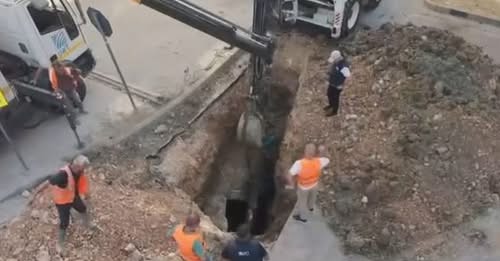 Pema 8 metra bllokonte kolektorin e ujërave të zeza në Kashar, Rama: Kolektori është çliruar pema 256118342266870527