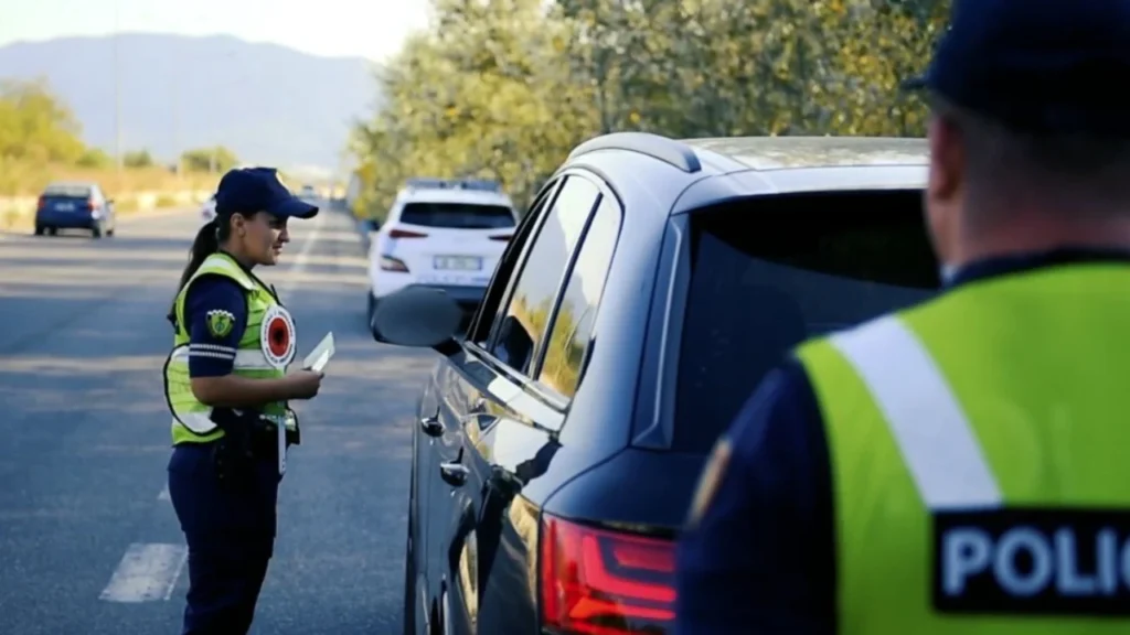 Nga 7 gushti hyjnë në fuqi rregullat e reja të Kodit Rrugor/ Gjobat dhe masat për shoferët që shkelin ligjin policia rrugore sd