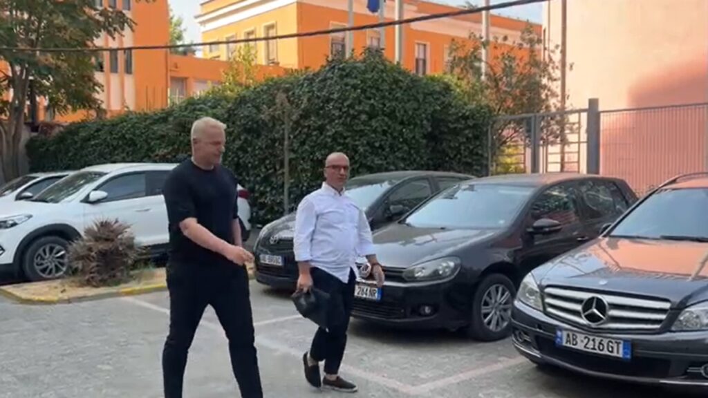 Nën hetim nga SPAK, ish-drejtori i Milanit Igli Tare paraqitet në Prokurorinë e Posaçme tare sd