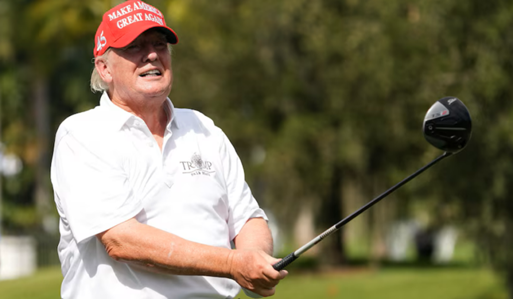 U pa duke fotografuar ambientet e golfit të Trump, policia e arreston dhe i gjen arsenalin me a*më trump 1