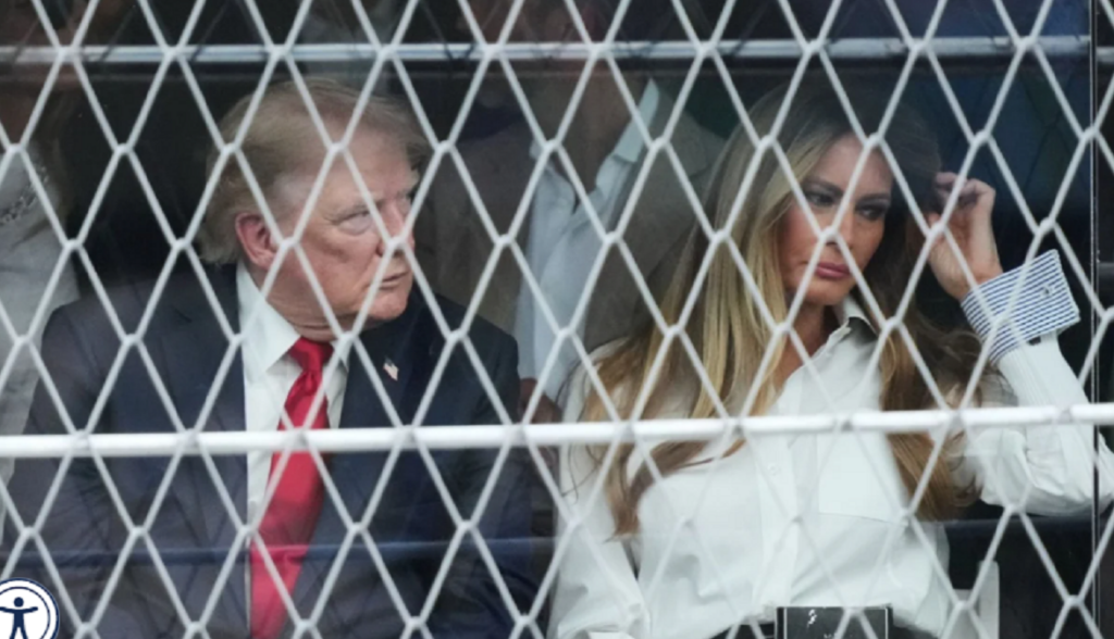 “Ndodhi dy herë, nuk mund ta duroj më”, Melania bën xhiron e rrjetit, eksperti i leximit të buzëve zbulon çfarë i tha Trumpit gjatë aktivitetit në Uashington trump 3