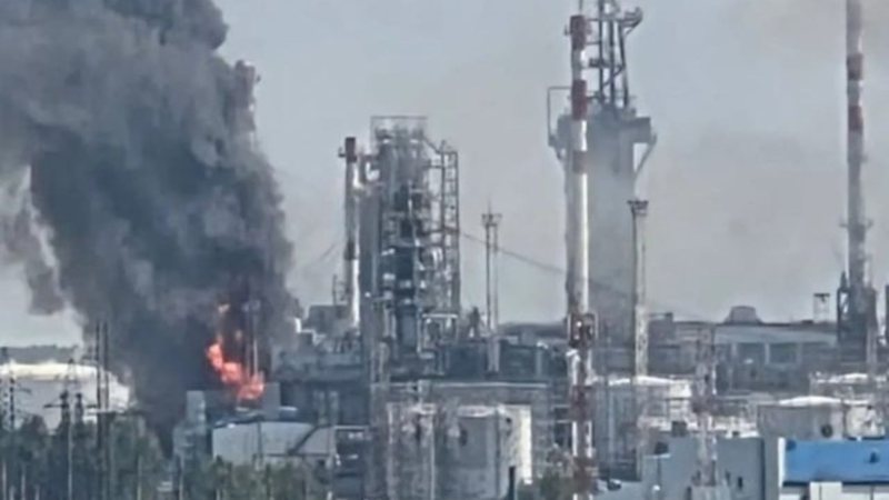 Ukraina godet një nga rafineritë më të mëdha të Rusisë ukr