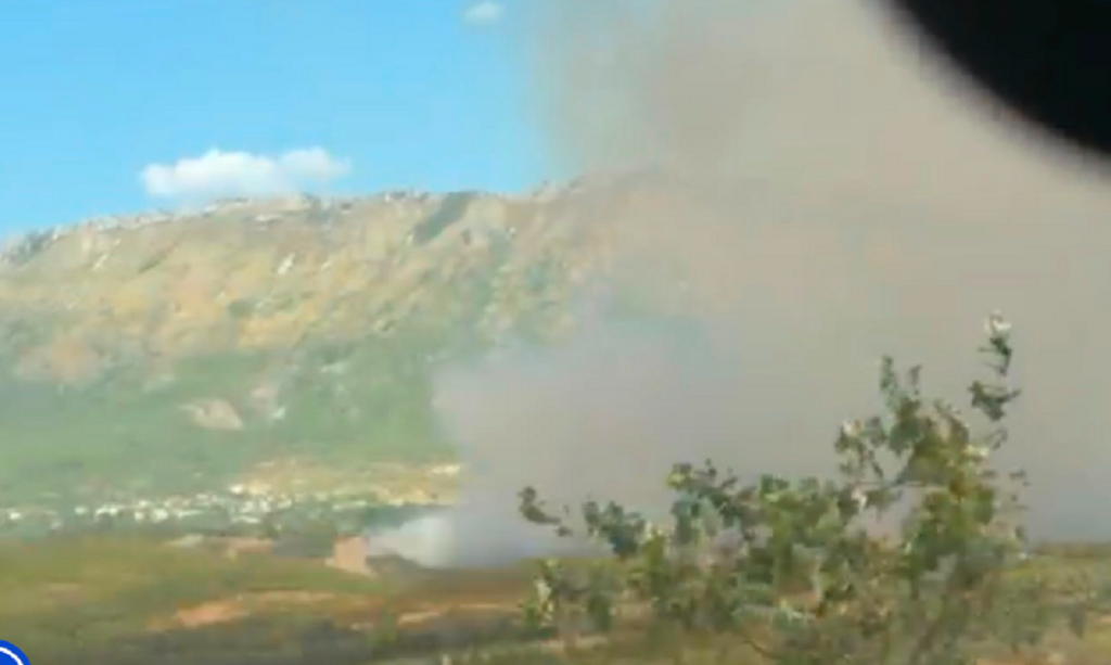 Zjarr në zonën e Priskës së Madhe, flakët përfshijnë një sipërfaqe të madhe toke. Ndërhyhet me helikopter zjarr