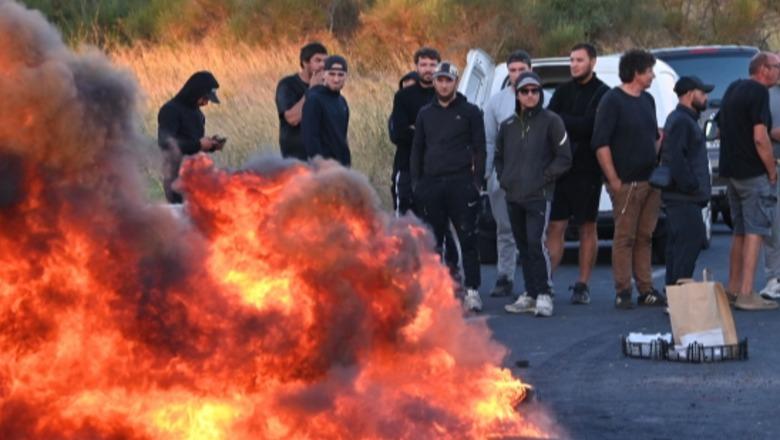 Peshkatarët në Francë në protestë kundër çmimit të lartë të naftës, bllokohen portet dhe një rafineri 1789645722 jelekteverdh