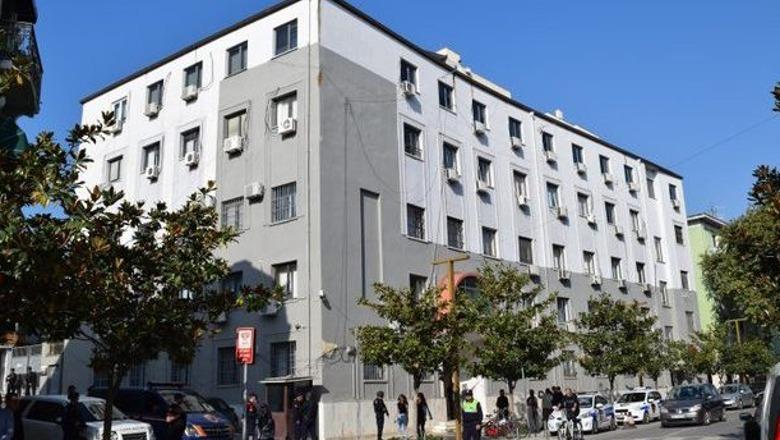 Plagosja e avokatit në mes të lokalit, Dhoma Vendore e Avokatisë 2 orë bojkot të seancave gjyqësore në Durrës 1789718364 durres