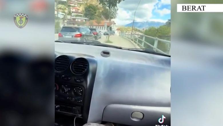 Me makinë mbi trotuar duke bërë video për TikTok, 60 mijë lekë gjobë shoferit në Berat/ I hiqet leja e qarkullimit 1790667033 policiaberat
