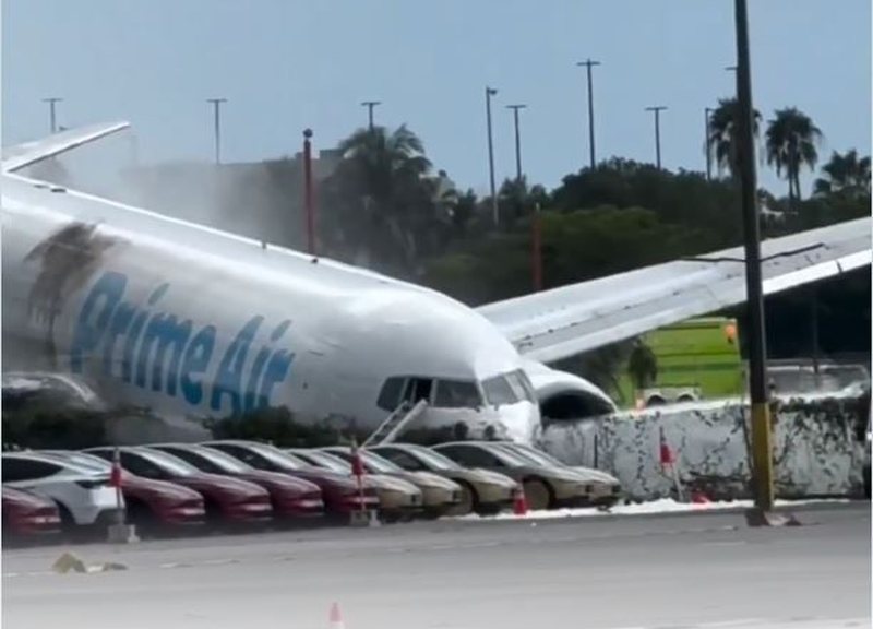 Kaos në aeroportin e Miamit/ Avioni i Amazon del nga pista dhe përfshihet nga flakët, raportohen disa të plagosur 800 0 ffc3154e6807f236292c43d72b6ce00b