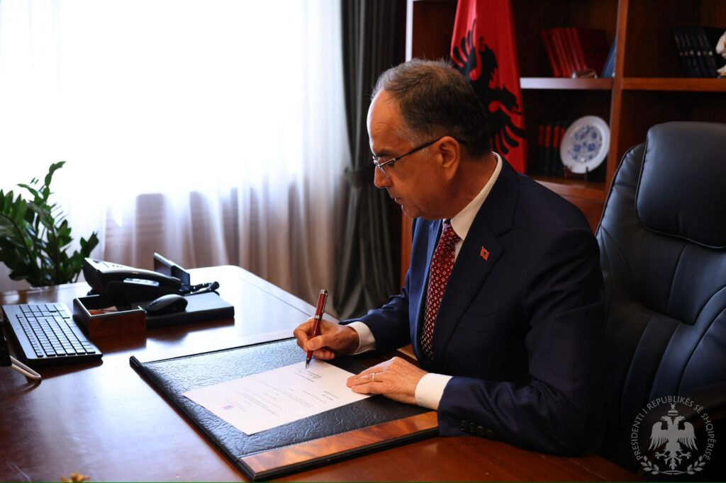 Presidenti Begaj dekreton Ervin Demon si ministër të Brendshëm Begaj 2