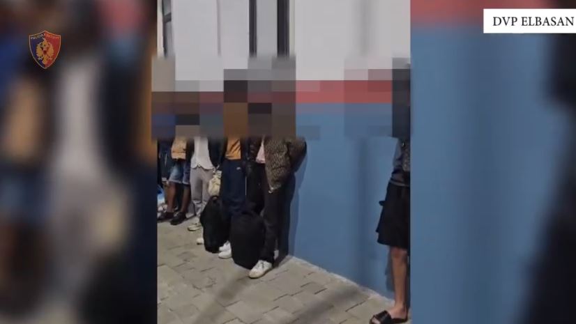 Transportonin emigrantë të paligjshëm në Shqipëri, arrestohen dy persona në Elbasan Capture 32