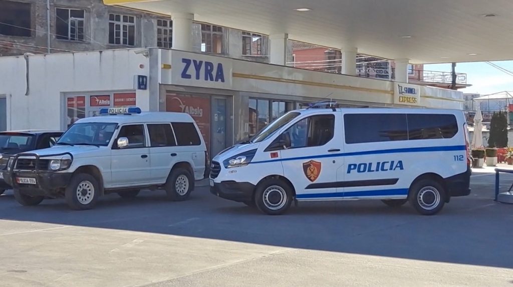 Tronditet Shkodra/ Një person vret 24-vjeçarin, i plagos dhe babanë Policia Shkoder 1024x573 1