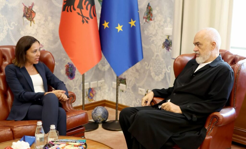 Kryeministri Rama pret ambasadoren e re të BE-së: Mirë se erdhe në Tiranë Rama Sousa1 1024x620 1