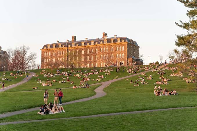 Rihapet hetimi për akuzën e përdhunimit në grup në Universitetin Cornell, studentja pretendon se ishte droguar cornell