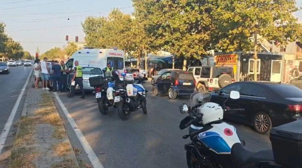 Aksident i rëndë në Durrës, automjeti përplas një grua teksa po kalonte rrugën durress