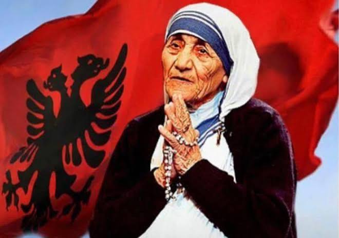 Shënohen 10 vite nga shenjtërimi i Nënë Terezës, figura shqiptare që frymëzoi botën images 32