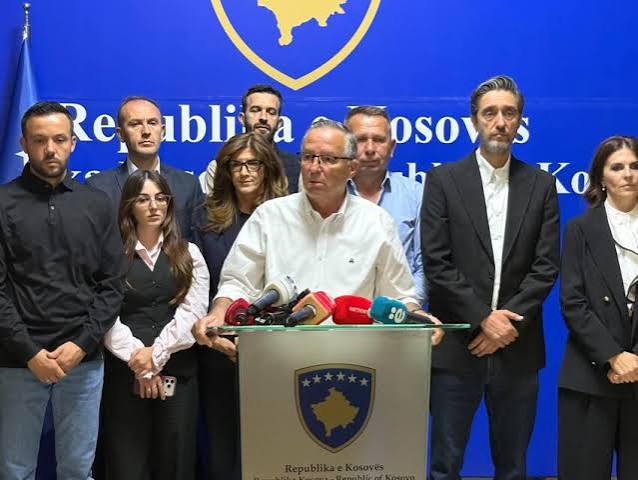 PDK dorëzon në Kuvend Projektligjin për ndryshimin dhe plotësimin e Ligjit për Dhomat e Specializuara images 86