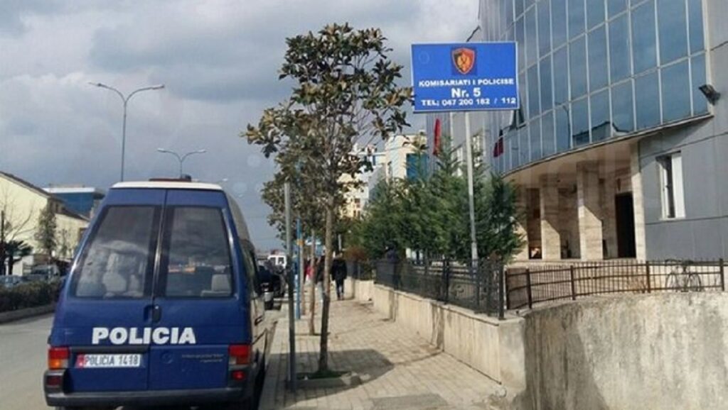 Iu vu tritol tek dera e shtëpisë në Kamëz, ‘shënjestra’ i dyshuar si porositës i disa vrasjeve kamez