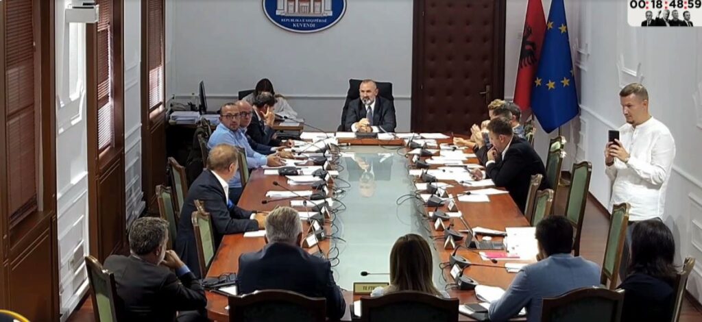 Pagat, debati në Kuvend/ Pas ekonomisë, diskutime në Komisionin e Ligjeve komisioni i ligjeveee
