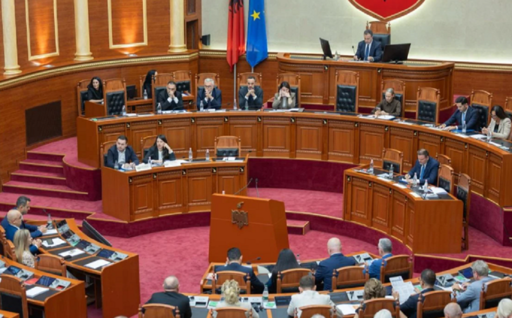 U propozua nga Grupi i PS-së, zgjidhet nënkryetarja e re e Kuvendit që do të zëvendësojë Klodiana Spahiun kuvend