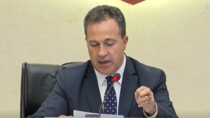 Shqipëria dënon vendimin e Hagës/ Peleshi lexon deklaratën në Kuvend: Lufta e UÇK-së ishte lufta e një populli për çlirim peleshi sd 1 1 800x450 1