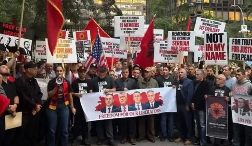 Diaspora shqiptare në SHBA proteston para OKB-së në New York: Lironi heronjtë tanë! proteste 1