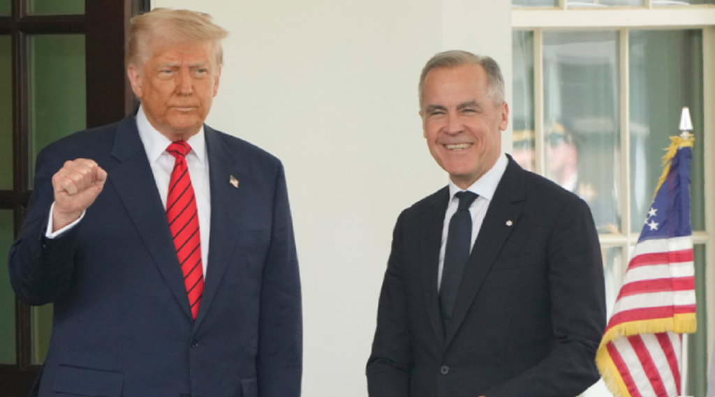 Batuta e Trump për kryeministrin kanadez pasi i dhuroi një çelës për në Shtëpinë e Bardhë trump 2