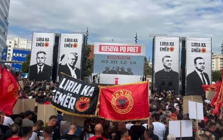 Marshim në Shkup në mbështetje të ish-krerëve të UÇK-së, qytetarët mblidhen sot në sheshin “Skënderbeu” uckkk