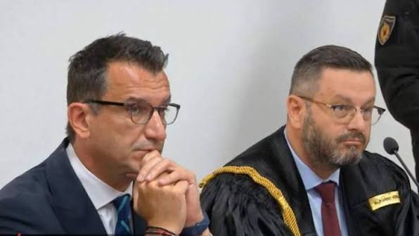 Veliaj shpërblen zjarrfikësit pas betejës me flakët! Vendimi pritet të miratohet në Këshillin Bashkiak veliaj 2