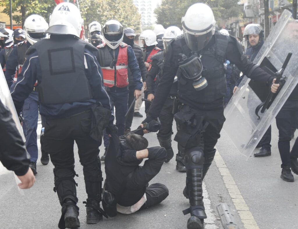 ‘Mercenarë serbë po arrestojnë protestuesit’, Policia e Shtetit: Gënjeshtër, po nxisin konflikt nga ndjenjat nacionaliste 1792064804 6 1024x789 1
