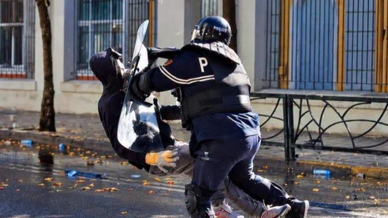 Protestat/ 6 efektivë dhe një shef Rendi të pezulluar në 4 ditë, AMP nis hetime për shkeljet e policisë 1792177041 policiaaa