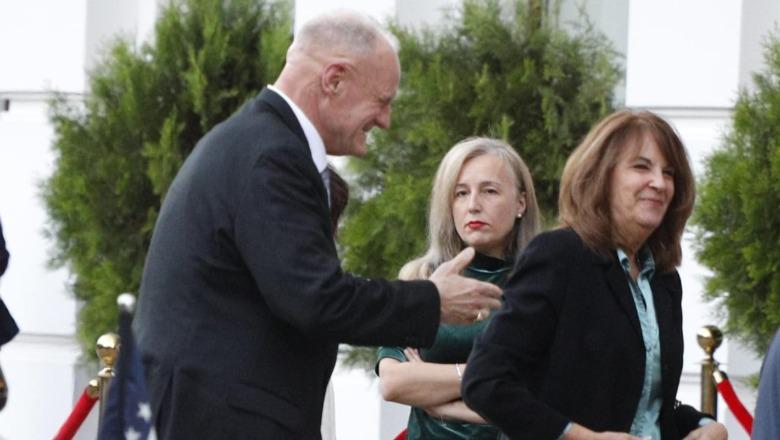 Pritja e parë e ambasadorit të ri amerikan Wendt, marrin pjesë politikanë të majtë e të djathtë! Berisha mbetet “Non grata”, s’ka ftesë Eric