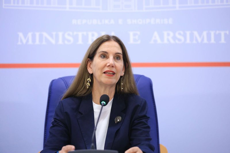 Reagim i Ministres së Arsimit, Kumbaro: Aktet e sotme të shkatërrimit nuk përfaqësojnë marrëdhënien e MA-së me studentët Kumbaro