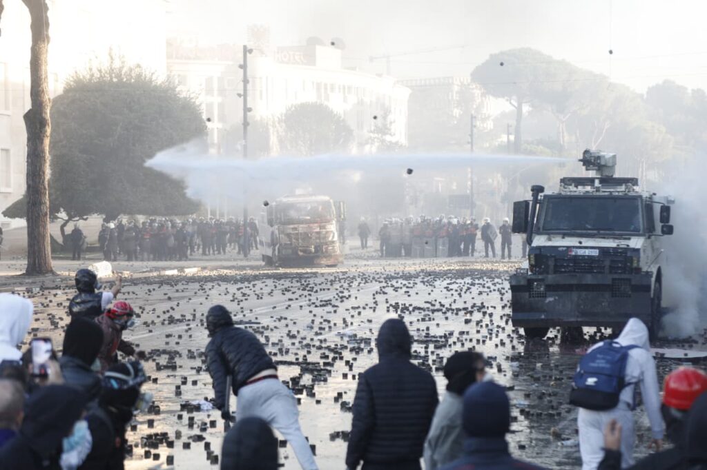 Protesta në Tiranë/ Policia: Në 7 ditë, 271 të arrestuar/ Mes tyre 51 persona me precedentë penalë WhatsApp Image 2026 10 17 at 5.34.49 PM 1