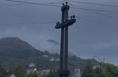 Moti i keq në Lezhë, 4 fidra jashtë funksionit/ Disa fshatra dhe lagje të qytetit pa energji ada