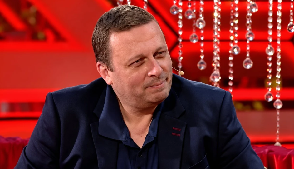 Kompozitori Adrian Hila në Policinë e Tiranës, po merret në pyetje nga Krimet Kibernetike adrian hila