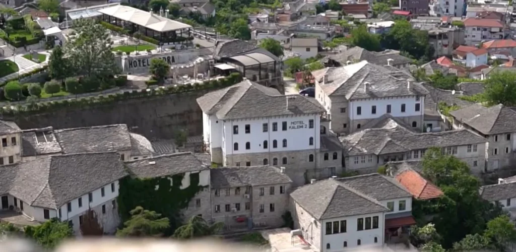 Ndryshon ligji për turizmin/ Qiratë ditore regjistrim në e-Albania, rregulla dhe për agjencitë turistike dhe vrojtuesit e plazheve berat